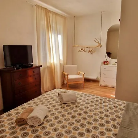 Il Rifugio Di Claudia アパート オヴィンドリ